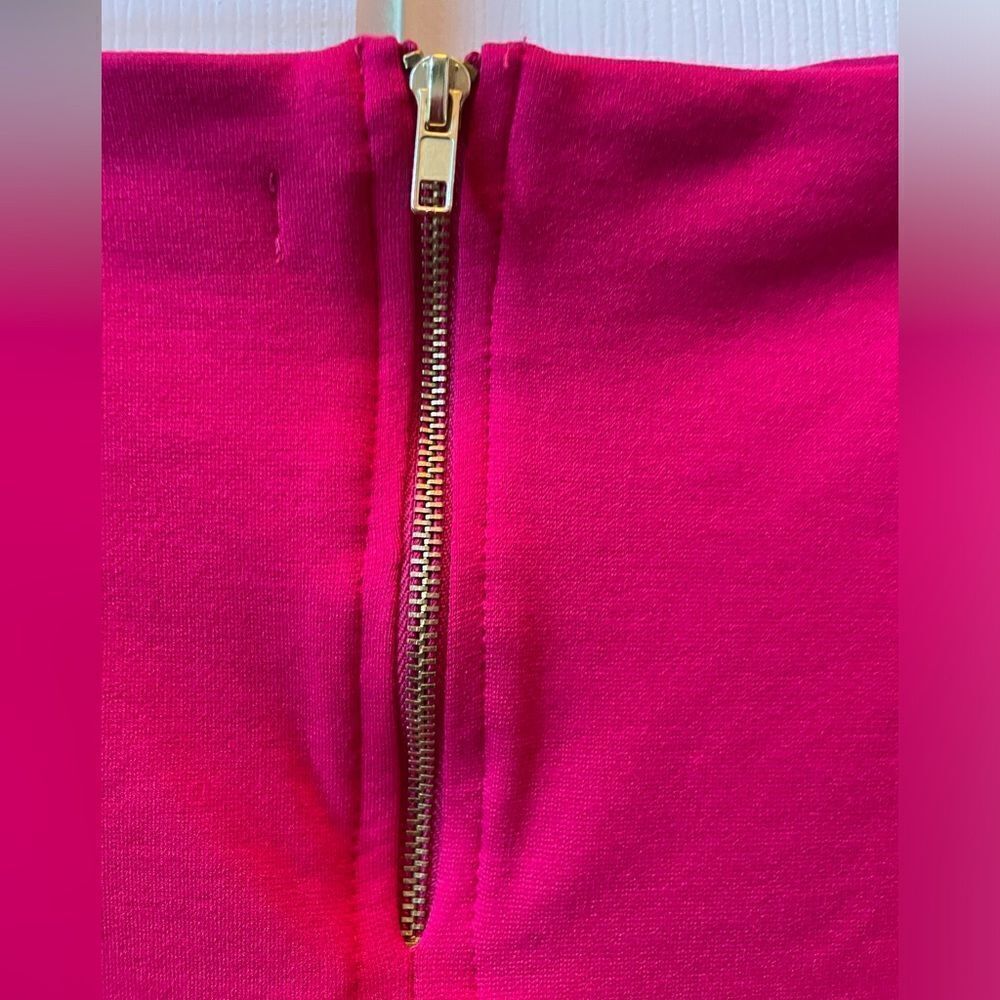 FUCHSIA PENCIL SKIRT WITH BACK ZIPPER SIZE LARGE NWT - Picture 6 of 6